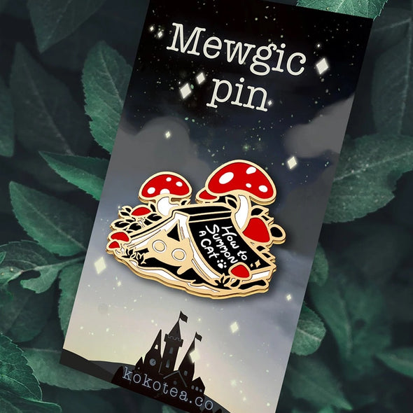 Mewgic! Book cat Enamel pin (Gold)